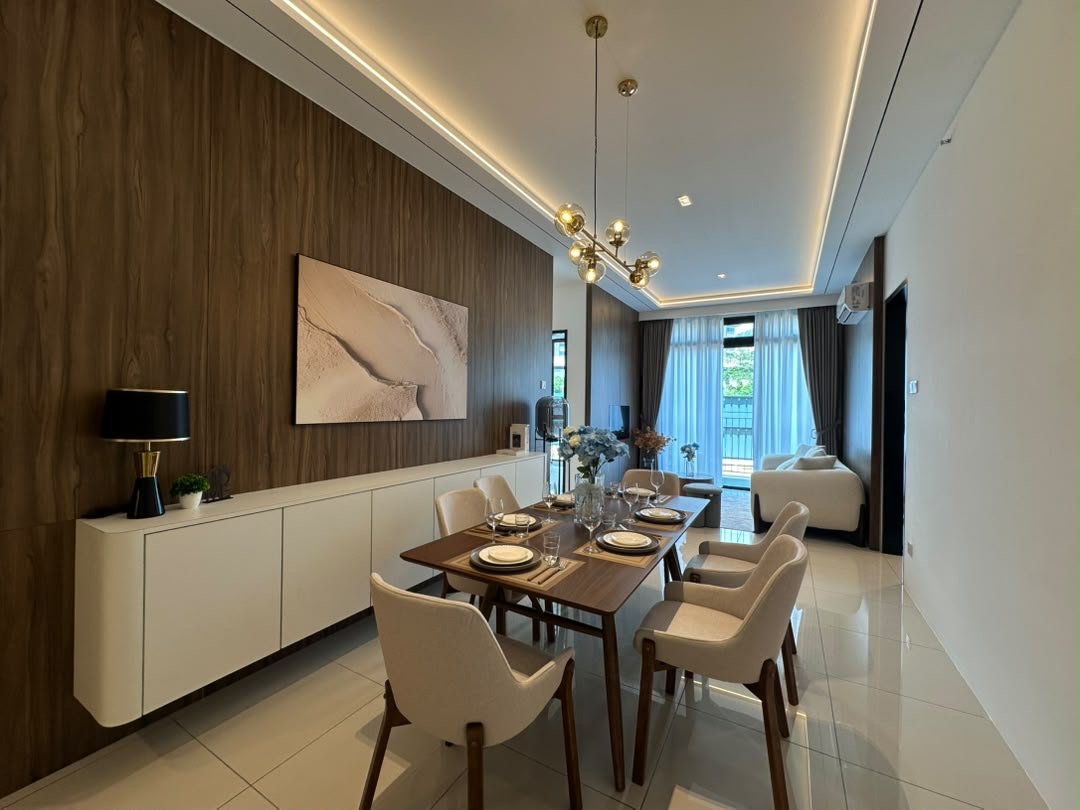 Eight & Eight show unit living & dining